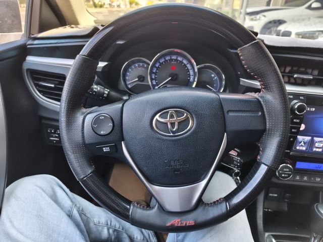 零頭款全額貸 實車實價 絕不到場再加價 里程保證 無泡水 無事故 無待修  第13張相片