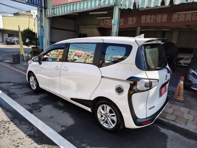 零頭款可全貸 實車實價 絕不到場再加價 里程保證 無泡水 無事故 無待修  第5張相片