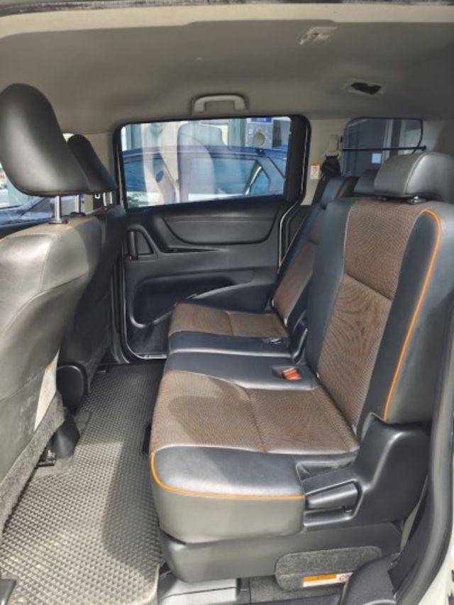 零頭款可全貸 實車實價 絕不到場再加價 里程保證 無泡水 無事故 無待修  第10張相片