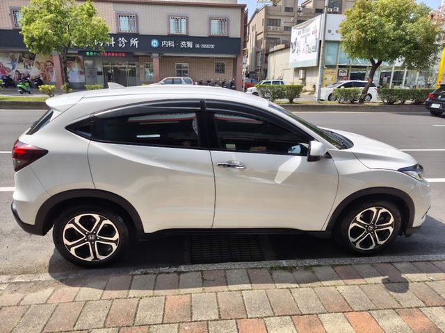 零頭款可全貸 實車實價 絕不到場再加價 里程保證 無泡水 無事故 無待修  第4張相片