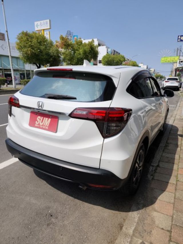 零頭款可全貸 實車實價 絕不到場再加價 里程保證 無泡水 無事故 無待修  第8張相片