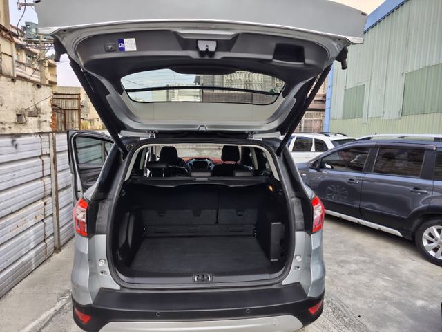 零頭款可全貸 實車實價 絕不到場再加價 里程保證 無泡水 無事故 無待修  第11張相片