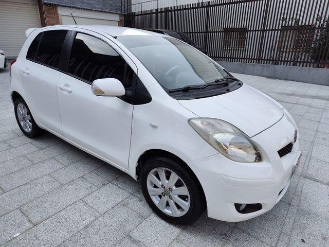 只跑13.5萬km 零頭款可全貸 實車實價 絕不到場再加價 里程保證 無泡水 無事故 無待修  第4張相片