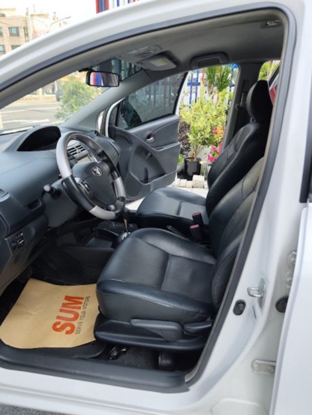 只跑13.5萬km 零頭款可全貸 實車實價 絕不到場再加價 里程保證 無泡水 無事故 無待修  第9張相片