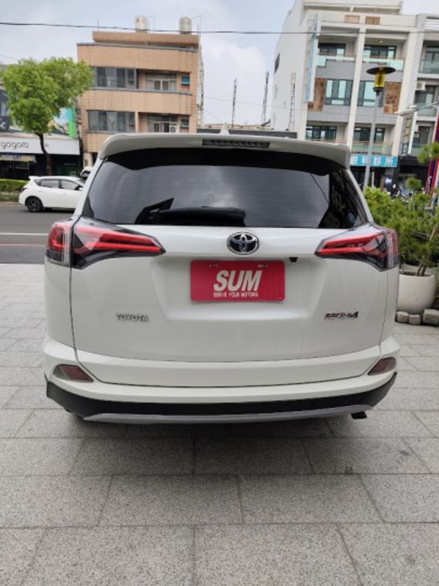 零頭款可全貸 實車實價 絕不到場再加價 里程保證 無泡水 無事故 無待修  第7張相片