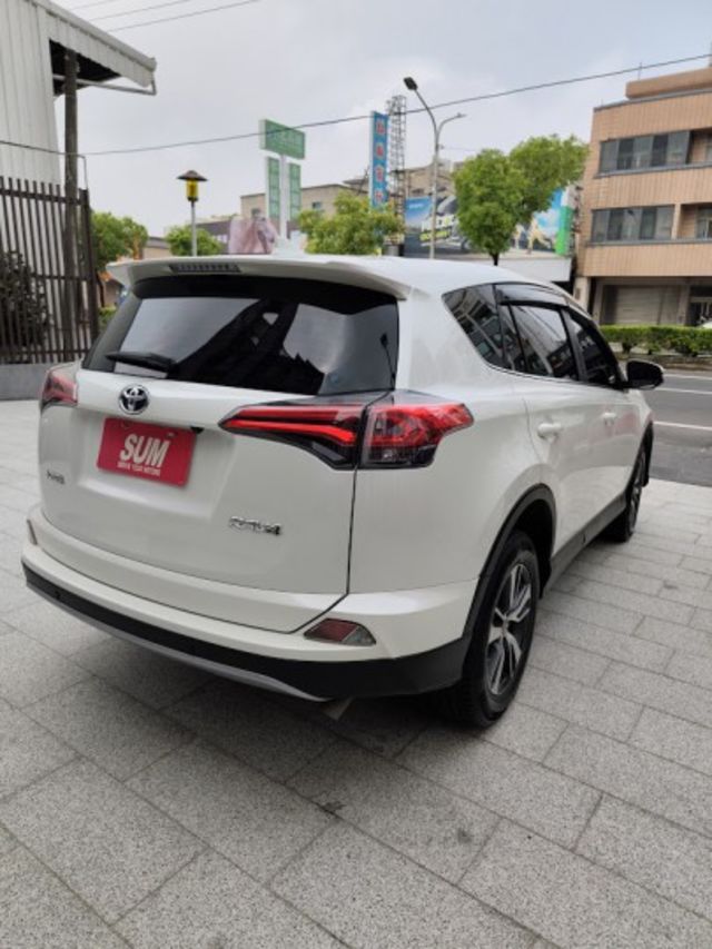 零頭款可全貸 實車實價 絕不到場再加價 里程保證 無泡水 無事故 無待修  第8張相片