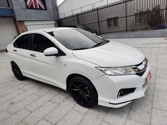 零頭款可全貸 實車實價 絕不到場再加價 里程保證 無泡水 無事故 無待修  第4張相片