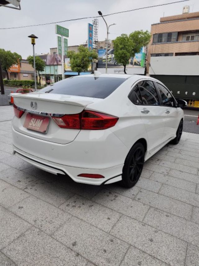 零頭款可全貸 實車實價 絕不到場再加價 里程保證 無泡水 無事故 無待修  第8張相片