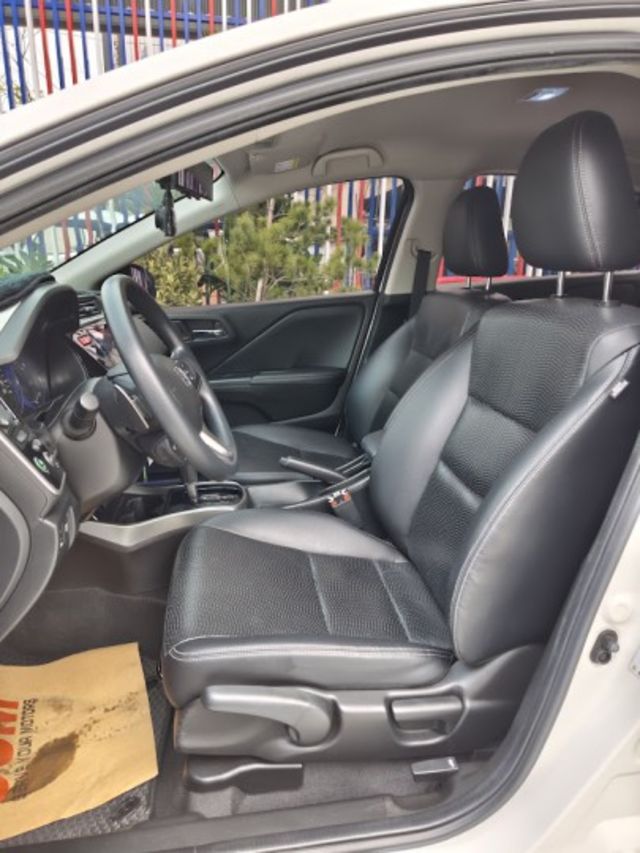 零頭款可全貸 實車實價 絕不到場再加價 里程保證 無泡水 無事故 無待修  第9張相片