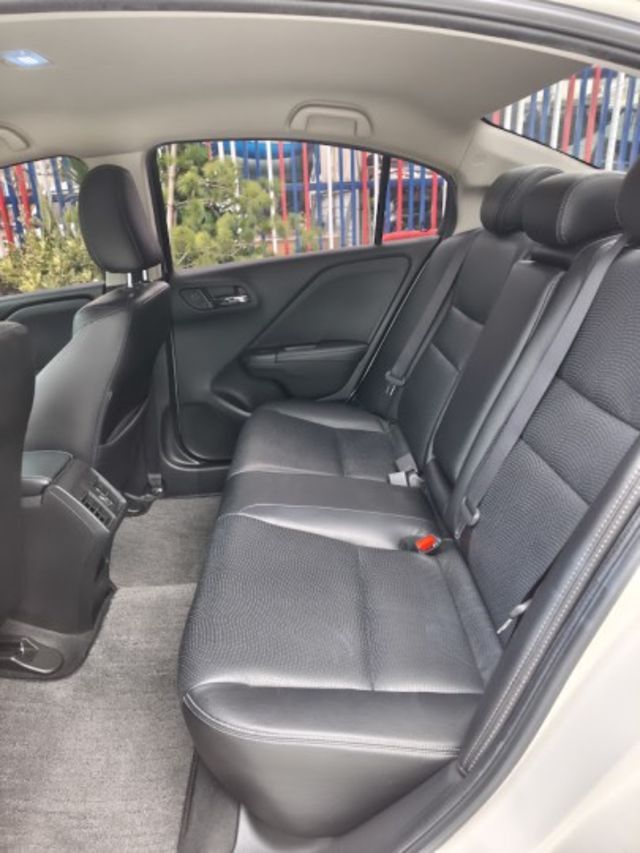 零頭款可全貸 實車實價 絕不到場再加價 里程保證 無泡水 無事故 無待修  第10張相片