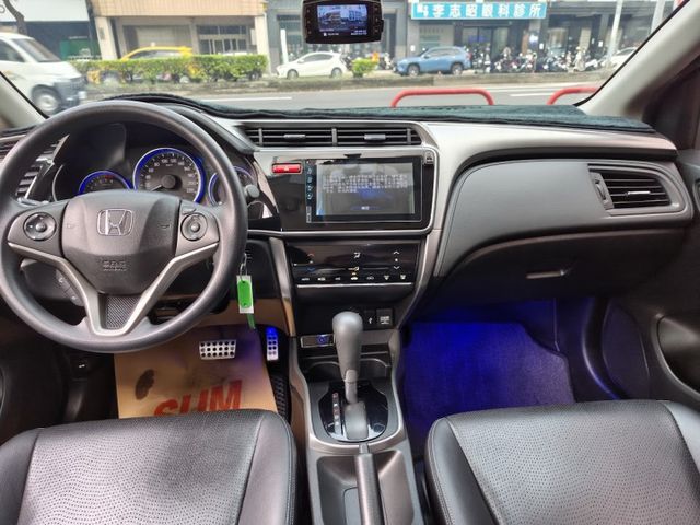 零頭款可全貸 實車實價 絕不到場再加價 里程保證 無泡水 無事故 無待修  第11張相片