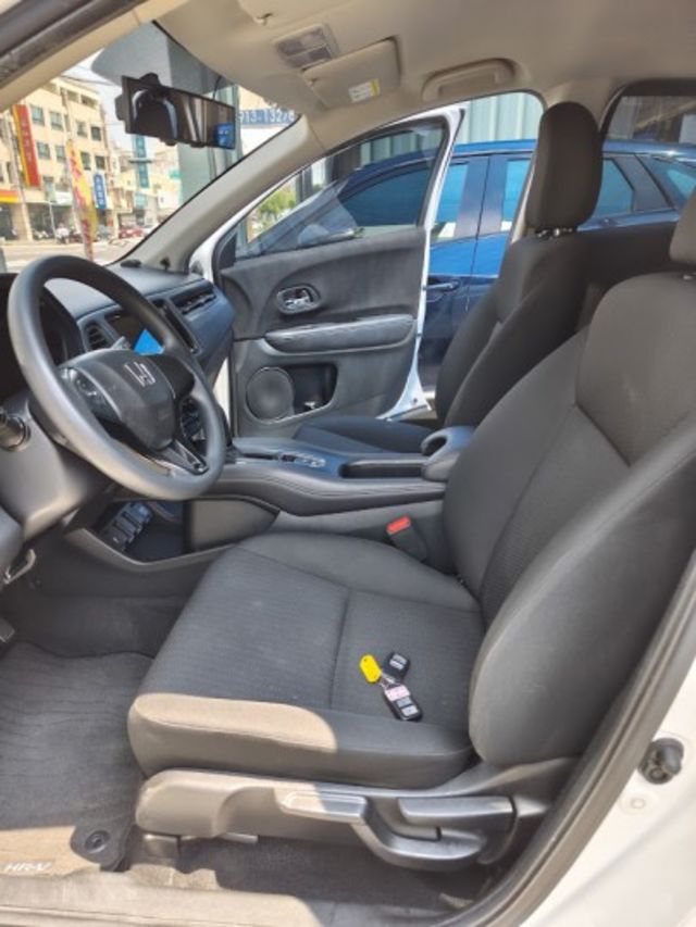 零頭款可全貸 實車實價 絕不到場再加價 里程保證 無泡水 無事故 無待修  第9張相片