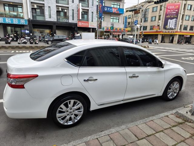 零頭款可全貸 實車實價 絕不到場再加價 里程保證 無泡水 無事故 無待修  第4張相片