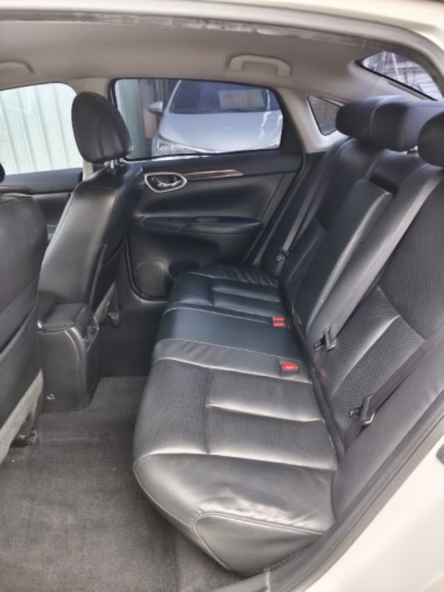 零頭款可全貸 實車實價 絕不到場再加價 里程保證 無泡水 無事故 無待修  第10張相片