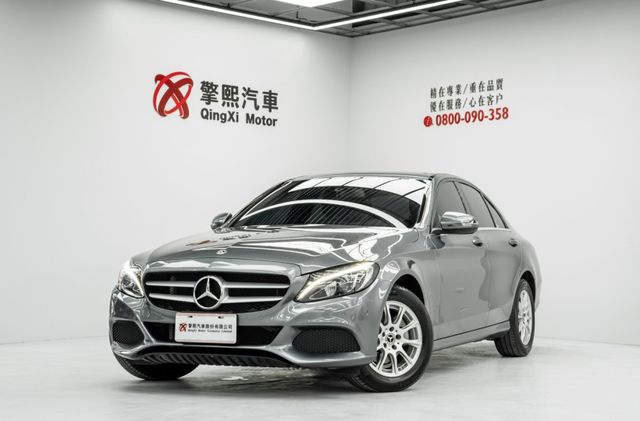 Sedan 後驅 搭原廠導航 雙電動椅背調整 鋼琴烤漆內飾板 換檔撥片 定限速 倒車顯影 免鑰匙 盲點偵測  第1張相片
