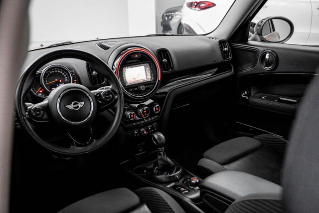 馬牌四輪剛換｜引擎腳換新｜棕黑雙色｜雙前電動座椅｜電尾門｜倒車顯影｜定速&限速｜免鑰匙｜SPORT模式｜駕駛記憶座椅  第15張相片