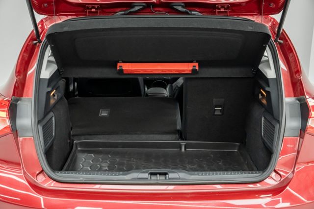 高CP國產掀背｜原廠保固至2026.12｜皆原廠保養｜原廠導航｜盲點｜ACC｜B&O重低音音響｜無線充電｜HUD抬顯  第3張相片