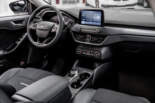 高CP國產掀背｜原廠保固至2026.12｜皆原廠保養｜原廠導航｜盲點｜ACC｜B&O重低音音響｜無線充電｜HUD抬顯  第6張相片