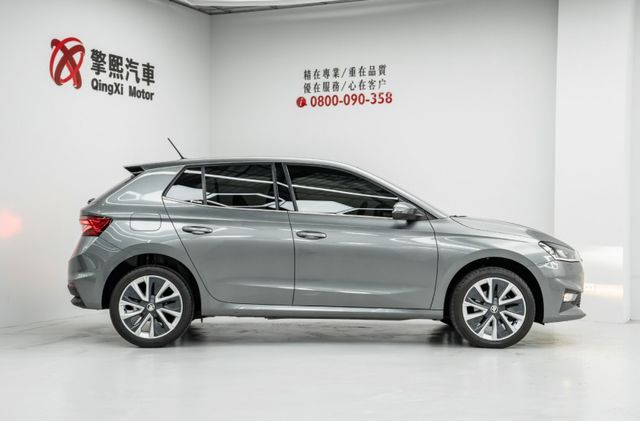 經濟都市掀背｜省稅省油｜原廠延保至2029.07｜原廠保養｜四顆輪胎剛換新｜Qi無線充電｜ACC跟車｜盲點偵測｜免鑰系統  第3張相片