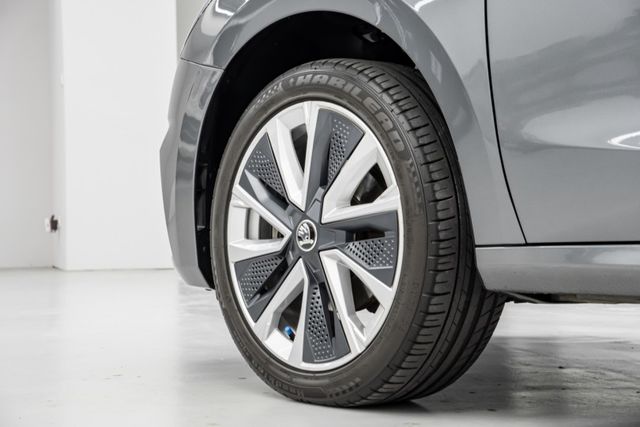 經濟都市掀背｜省稅省油｜原廠延保至2029.07｜原廠保養｜四顆輪胎剛換新｜Qi無線充電｜ACC跟車｜盲點偵測｜免鑰系統  第4張相片