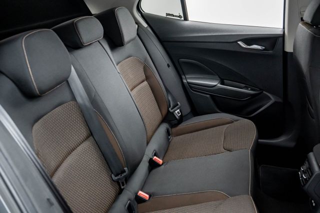 經濟都市掀背｜省稅省油｜原廠延保至2029.07｜原廠保養｜四顆輪胎剛換新｜Qi無線充電｜ACC跟車｜盲點偵測｜免鑰系統  第15張相片