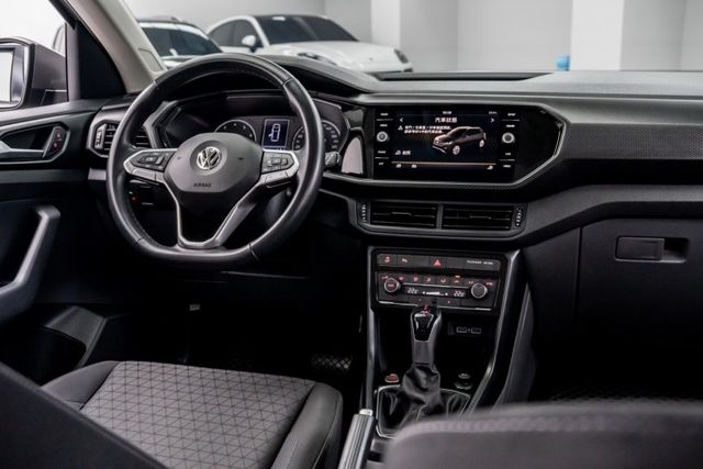 原鈑件｜超低里程｜僅跑三萬初｜皆原廠保養｜低排氣省稅省油｜ACC跟車｜無線充電｜車頂行李架｜免鑰系統  第11張相片