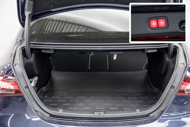 原鈑件｜原廠保養｜AMG套件｜柏林之音｜環景｜全數位儀表｜電動天窗｜腳踢尾門｜ACC｜車道維持｜64色氣氛燈｜HUD抬顯  第4張相片