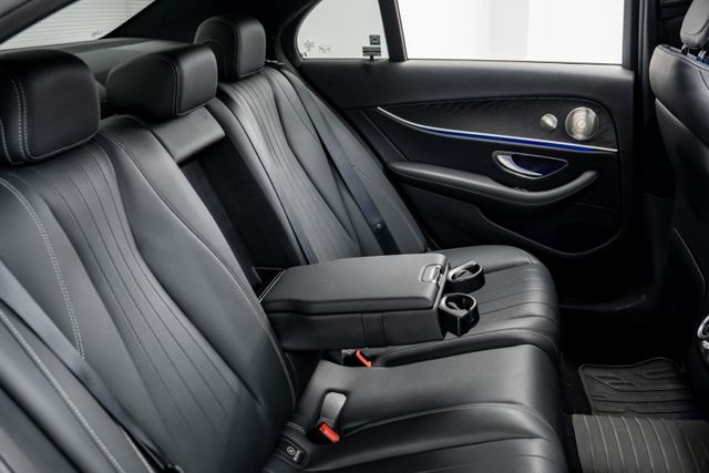 原鈑件｜原廠保養｜AMG套件｜柏林之音｜環景｜全數位儀表｜電動天窗｜腳踢尾門｜ACC｜車道維持｜64色氣氛燈｜HUD抬顯  第8張相片