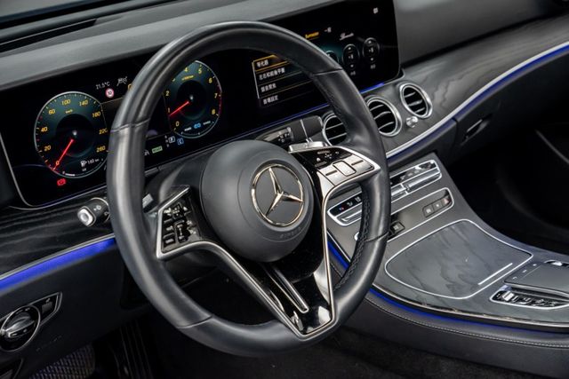 原鈑件｜原廠保養｜AMG套件｜柏林之音｜環景｜全數位儀表｜電動天窗｜腳踢尾門｜ACC｜車道維持｜64色氣氛燈｜HUD抬顯  第9張相片