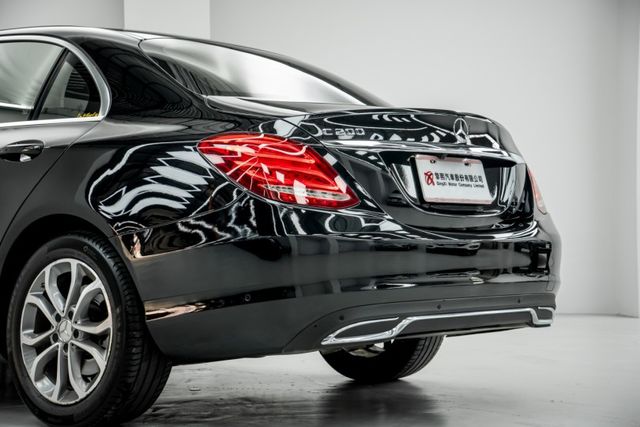 近兩年完整保養紀錄｜加裝氣氛燈｜雙記憶座椅｜前後雷達｜倒車顯影｜電動方向盤調整｜自動停車｜換檔撥片｜免鑰啟閉｜定速＆限速  第7張相片