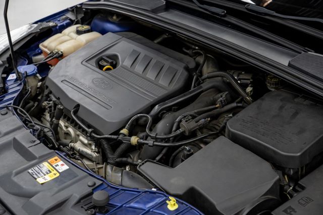 原鈑件｜更換全新兩顆輪胎｜改裝RS尾翼、200鉬當派頭段、野馬霧燈、YR避震、NGK考爾｜車道偏離｜電動天窗｜前後雷達  第3張相片