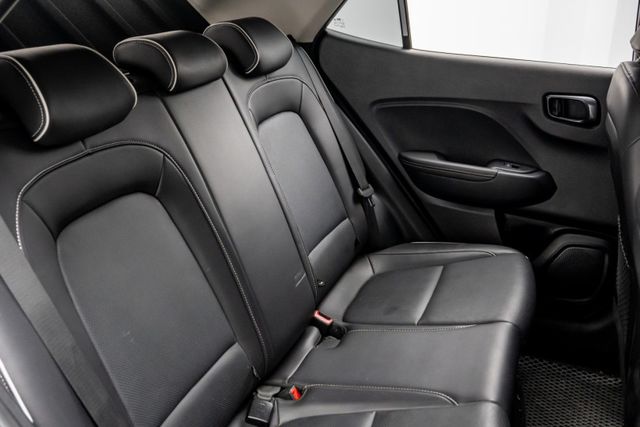 四顆輪胎全換新｜原廠保養｜市區好停車、好保養｜車道維持｜定速｜導航｜Qi無線充電｜CarPlay｜免鑰匙｜自動頭燈  第8張相片