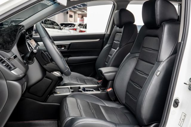 原鈑件｜原廠保固、保養｜額外改裝輪圈｜加裝環景｜導航｜ACC跟車｜電動尾門｜車道維持｜無線充電｜換檔撥片｜CarPlay  第8張相片