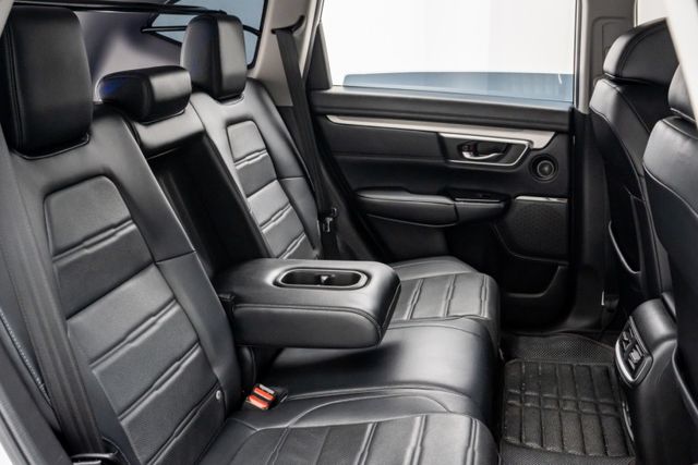 原鈑件｜原廠保固、保養｜額外改裝輪圈｜加裝環景｜導航｜ACC跟車｜電動尾門｜車道維持｜無線充電｜換檔撥片｜CarPlay  第9張相片