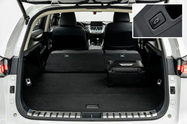 原鈑｜2026.03月剛換原廠大電池｜加裝主動式重低音音響｜定速｜免鑰匙｜雙前加熱通風椅｜電動尾門｜電動方向盤｜雙電動椅  第4張相片