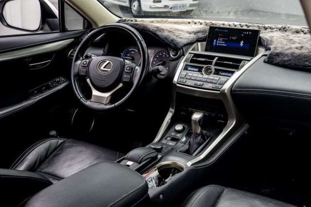 原鈑｜2026.03月剛換原廠大電池｜加裝主動式重低音音響｜定速｜免鑰匙｜雙前加熱通風椅｜電動尾門｜電動方向盤｜雙電動椅  第6張相片