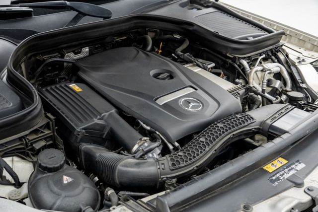 原鈑件｜柏林之音｜盲點｜環景｜20吋輪圈｜電動尾門｜定速｜電動方向盤｜雙加熱座椅｜SPORT｜CD主機｜換檔撥片｜免鑰匙  第3張相片