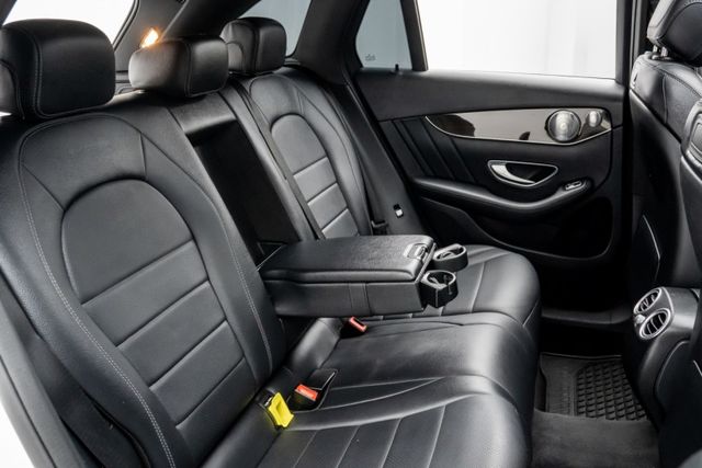 原鈑件｜柏林之音｜盲點｜環景｜20吋輪圈｜電動尾門｜定速｜電動方向盤｜雙加熱座椅｜SPORT｜CD主機｜換檔撥片｜免鑰匙  第8張相片