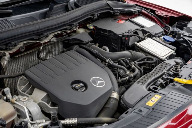 原鈑件｜皆原廠保養｜選配AMG配件｜車道維持｜ACC｜腳踢尾門｜全數位儀表｜64色氣氛燈｜雙記憶座椅｜前後雷達｜免鑰匙  第3張相片