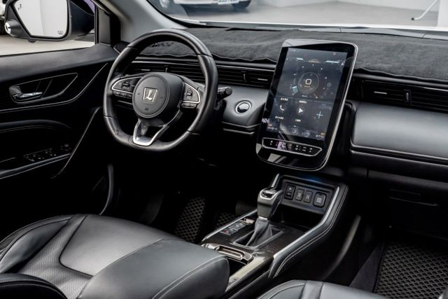 高CP國產休旅｜好保養、空間大｜電動尾門｜ACC｜HUD抬顯｜環景｜導航｜盲點｜免鑰匙｜自動停車｜自動煞停｜手機投影  第6張相片