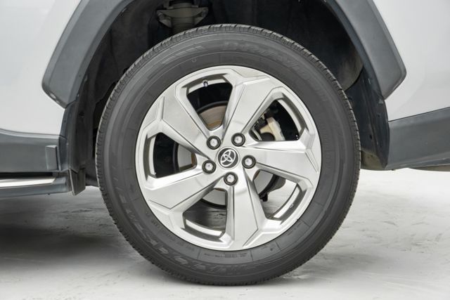 原鈑件｜皆原廠保養｜加選精裝影音套件｜環景｜腳踢尾門｜ACC｜車道維持｜數位電視｜導航｜加熱座椅｜盲點｜自動遠光｜免鑰匙  第5張相片