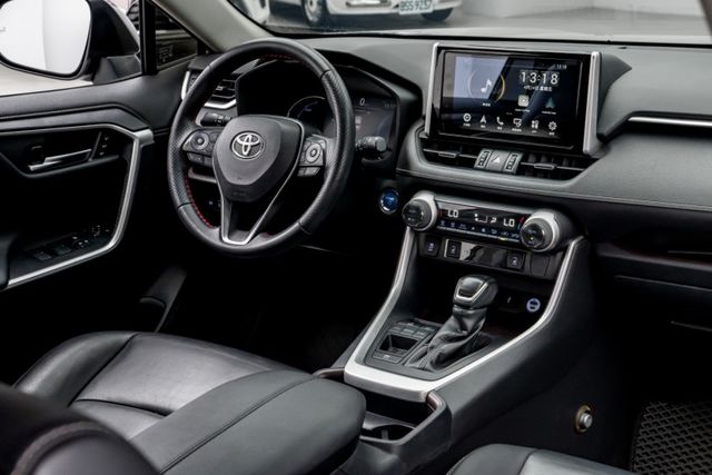 原鈑件｜皆原廠保養｜加選精裝影音套件｜環景｜腳踢尾門｜ACC｜車道維持｜數位電視｜導航｜加熱座椅｜盲點｜自動遠光｜免鑰匙  第6張相片