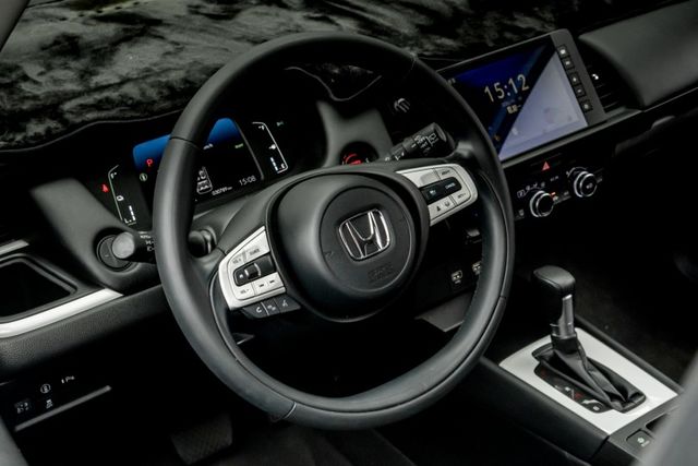 原鈑件｜原廠保養｜省油小車、好停車｜跑三萬初｜ACC跟車｜盲點｜車道維持｜倒車顯影｜ECO｜免鑰匙｜Auto Hold  第9張相片