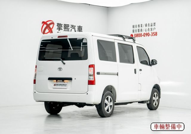 原鈑｜TSS系統、自排｜原廠保固至2028.05｜低里程、僅跑三千多｜加抬頭顯｜加選精裝影音套件（約10萬)｜加裝車頂架  第2張相片