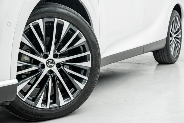 原鈑｜原廠保至2027.02｜皆原廠保養｜四驅｜全景天窗｜前後冷熱椅｜腳踢尾門｜ACC｜高階音響｜HUD｜導航｜陡坡緩降  第4張相片