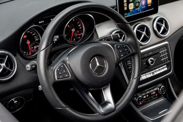 皆原廠保養｜超低里程、僅跑兩萬多｜定速｜電尾門｜CarPlay｜膝部氣囊｜前後雷達顯示｜雙跑車記憶椅｜免鑰啟閉｜自動煞停  第9張相片