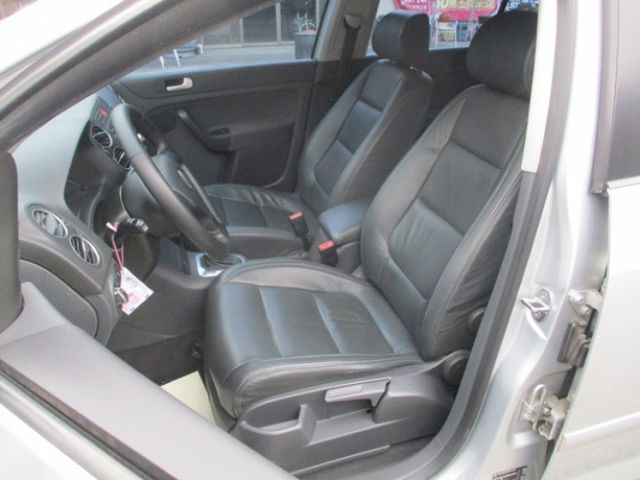 0頭款交車~純跑14萬公里~TDI 柴油小鋼炮~小車大空間~定速巡航~ABS煞車輔助系統~  第3張相片