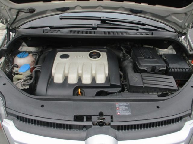 0頭款交車~純跑14萬公里~TDI 柴油小鋼炮~小車大空間~定速巡航~ABS煞車輔助系統~  第10張相片