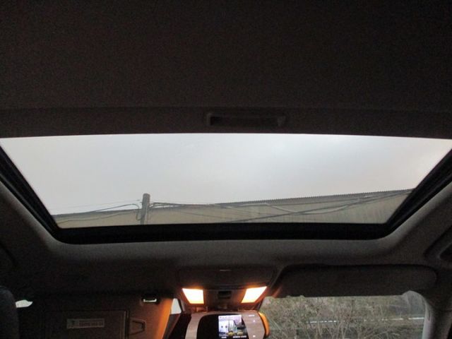 S350總代理~豪華坐駕~雙電動記憶椅~摸門免鑰匙~HID頭燈~方向盤換檔快撥片~衛星導航~倒車影像~老闆代步座駕~  第12張相片