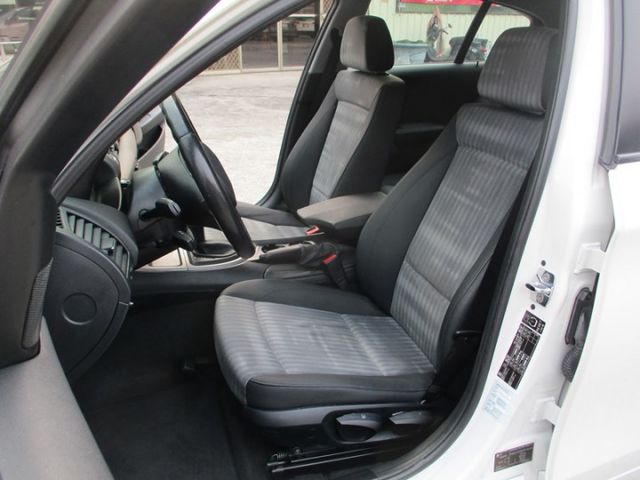 進口優質代步車~讓您輕鬆入主百萬車款~HID頭燈~按鈕式發車~定速巡航~ABS煞車輔助系統~8顆安全氣囊~多功能方向盤~  第3張相片